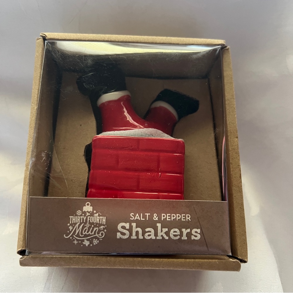 New Thirty Fourth & Main Santa Chimney Ceramic Decor Salt & Pepper Shakers Set